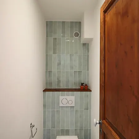 Rare! Oasis Btw Old & *