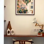 Apartment Rare! Oasis Btw Old &