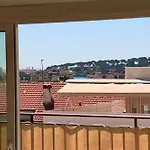 Apartment Rare! Oasis Btw Old & *