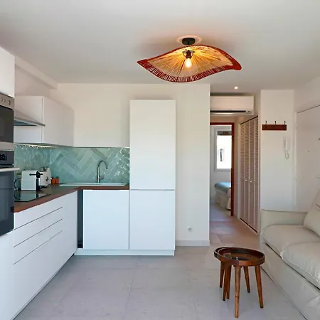 Apartment Rare! Oasis Btw Old &