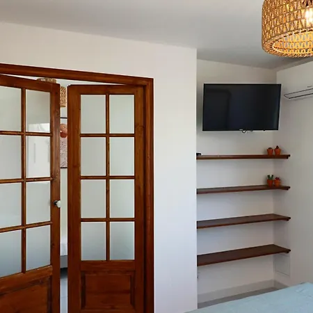 Rare! Oasis Btw Old & Apartment