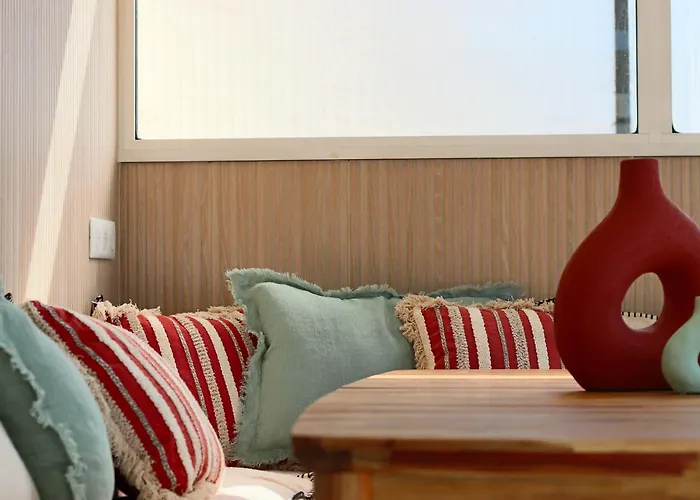 Rare! Oasis Btw Old & Daire *