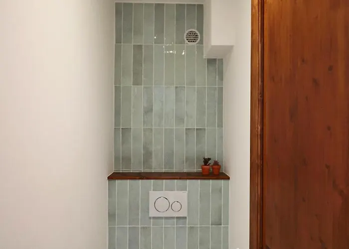 Rare! Oasis Btw Old & *