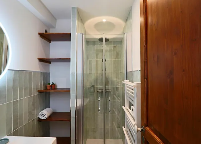 Rare! Oasis Btw Old & Daire *